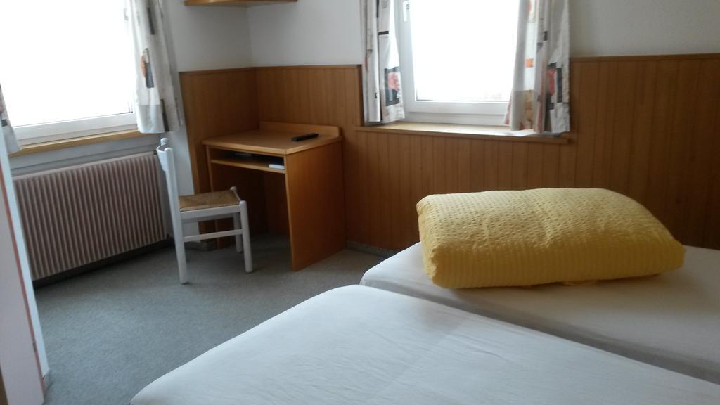 Hotel Raetia Tiefencastel Bagian luar foto