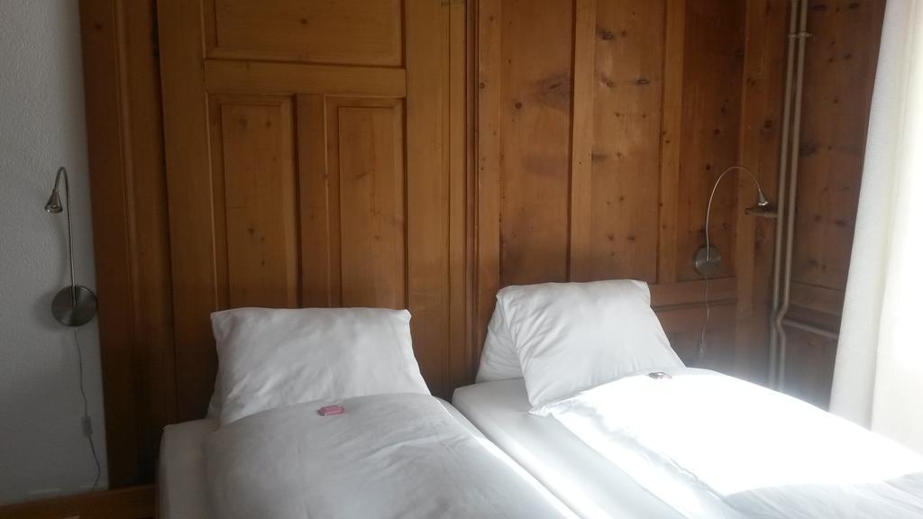 Hotel Raetia Tiefencastel Bagian luar foto