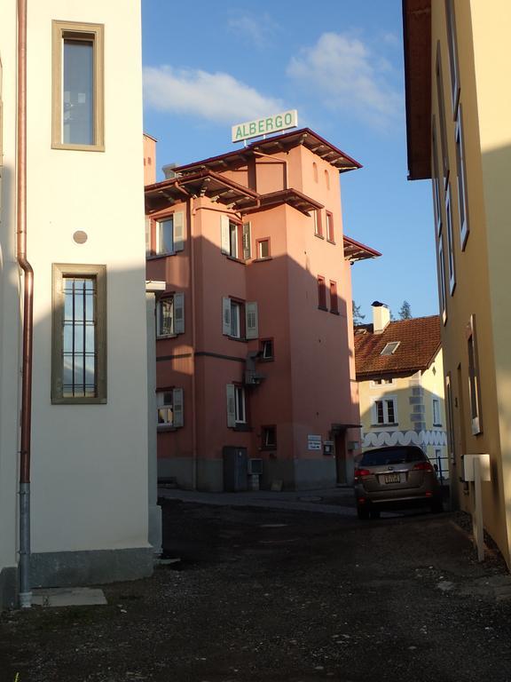 Hotel Raetia Tiefencastel Bagian luar foto