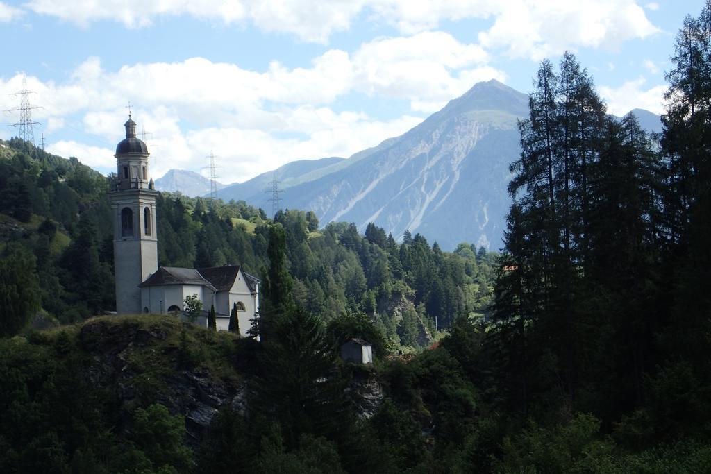 Hotel Raetia Tiefencastel Bagian luar foto